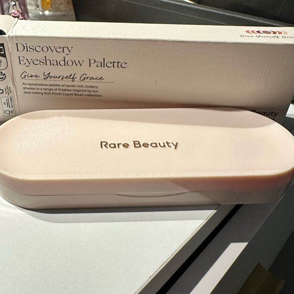 Rare Beauty eyeshadows pallet - Picture 2 of 4